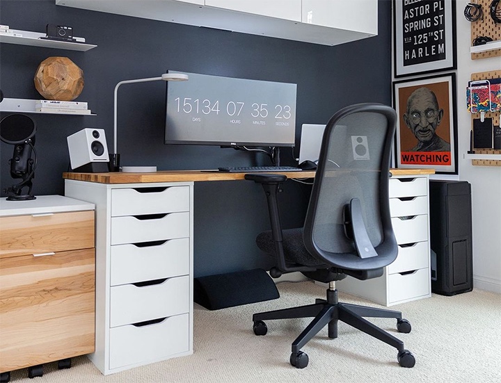 ALEX z IKA znajdziemy w każdym zakątku świata, od kawalerki, po luksusowe rezydencje. Źródło: Instagram @mod.musings. - Gaming bez obciachu. Zobacz minimalistyczne biurka - dokument - 2021-02-04