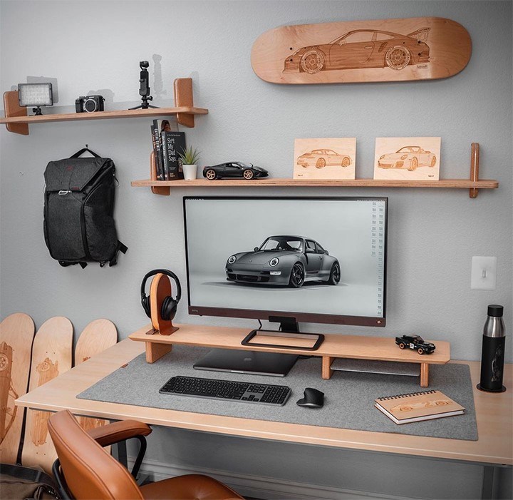 Przykład ciekawej kolorystyki całości i pasji do klasycznego kształtu Porsche 911. Warto zauważyć brak szuflad ALEX! Źródło: Instagram @michsoledesign. - Gaming bez obciachu. Zobacz minimalistyczne biurka - dokument - 2021-02-04
