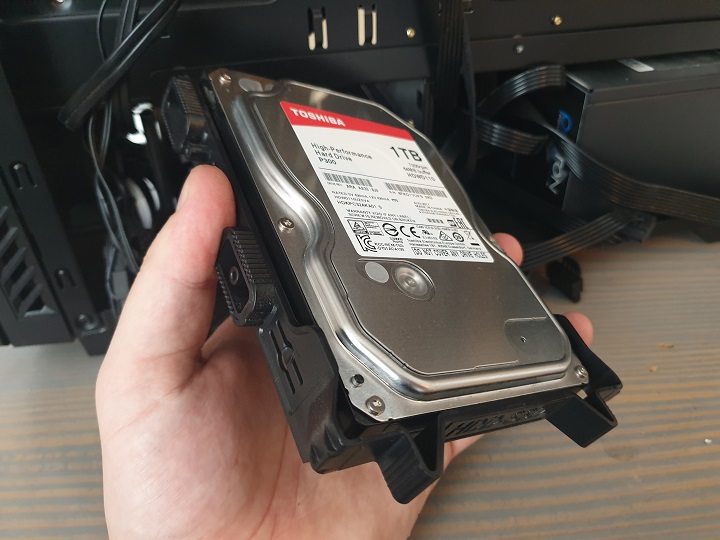 Dysk 3,5” zainstalowany w przeznaczonej dla niego kieszeni... - 2018-12-28