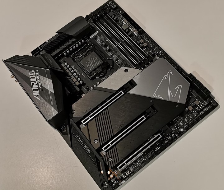 Gracze składający nowy komputer często nie przywiązują uwagi do wyboru odpowiedniej płyty głównej. To czasem duży błąd. - Płyta główna dla wymagających? Patrz: Chipset Intel Z490 - dokument - 2020-09-09