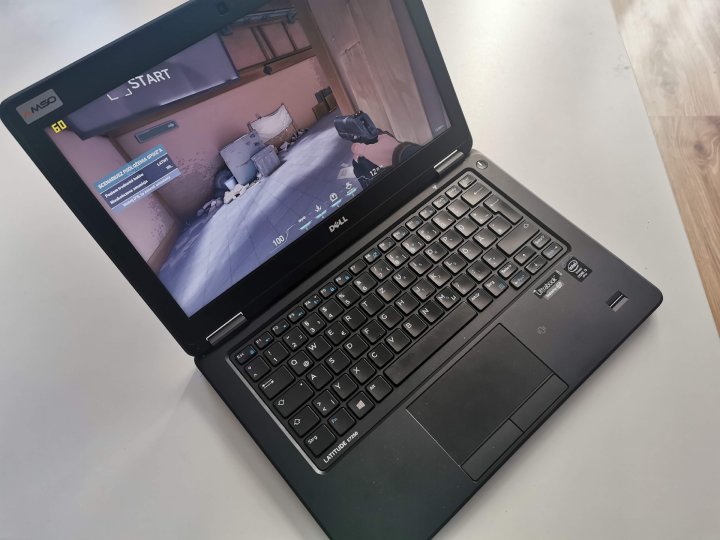 Laptop bez karty graficznej z prawdziwego zdarzenia też spokojnie wystarczy do Valoranta. Nie polecam grania na touchpadzie... - Czy mi pójdzie? Valorant vs tani laptop - dokument - 2020-07-01