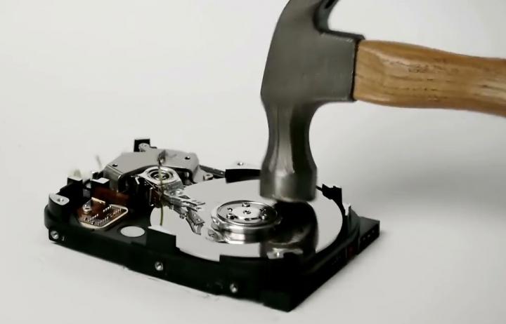 Czasami młotek (ale nie aukcyjny) jest najlepszym zabezpieczeniem naszych danych. - 2018-11-16