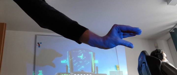 Na telewizorze tak nie zrobisz. - Kina się zamykają? Kup projektor do oglądania i grania - dokument - 2020-10-23