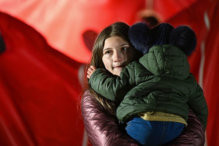 Nasilenie postaw antyuchodźczych po kryzysie w 2015 roku nie przeszkodziło w niesieniu pomocy uciekinierom z Ukrainy – ale na przestrzeni czasu może zebrać żniwo. / Fot: MALTESER Austria. - Wojna w Ukrainie a hakerzy, trolle i dezinformacja? - dokument - 2023-06-02
