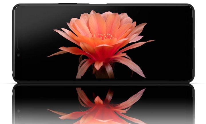 Panel o proporcjach 21:9 sprawdza się nie tylko przy konsumpcji treści. To także duży obszar roboczy, który pozwala komfortowo korzystać z dwóch aplikacji w trybie podzielonego ekranu. Źródło: Sony - Najlepsze telefony do oglądania filmów - dokument - 2021-01-02