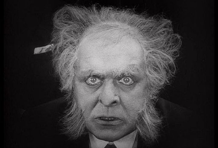 W przypadku doktora Mabuse ocenianie książki po okładce jest uzasadnione. - 10 filmów, bez których nie byłoby Władcy Pierścieni i Marvela - dokument - 2021-10-21