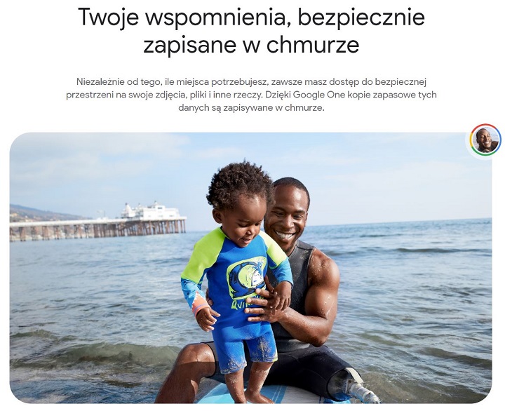 Do plików umieszczonych w chmurze można uzyskać dostęp z dowolnego miejsca na świecie. Da się to zrobić z poziomu wielu urządzeń, w tym smartfona. Źródło: Google One - Światłowód daje nowe możliwości - jak wykorzystać szybki internet - dokument - 2022-11-28