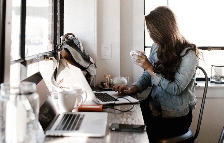 Wielozadaniowości wymaga się zarówno od człowieka, jak i jego sprzętu. Źródło: Unsplash - Do czego oprócz gier potrzebujemy mocnego procesora? - dokument - 2022-08-29