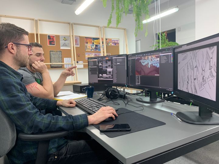 Michał Lorczak oraz Michał Gałek (narrative designer) planują, jak wystrzelić Was w kosmos. - Pierwsze starcie z Lemem. Polacy tworzą grę science-fiction - dokument - 2019-12-09