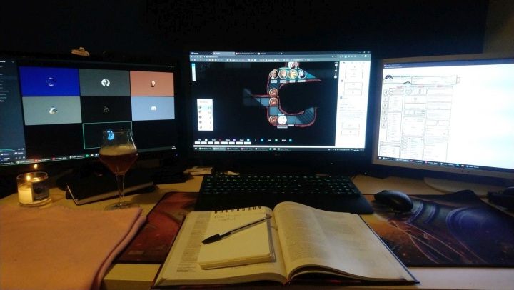 Z powodu pandemii zdecydowali się na sesje online. - Julia zbiera śmieci, a Marcin uczył się bić ludzi - hobby pracowników GRYOnline.pl - dokument - 2020-11-23