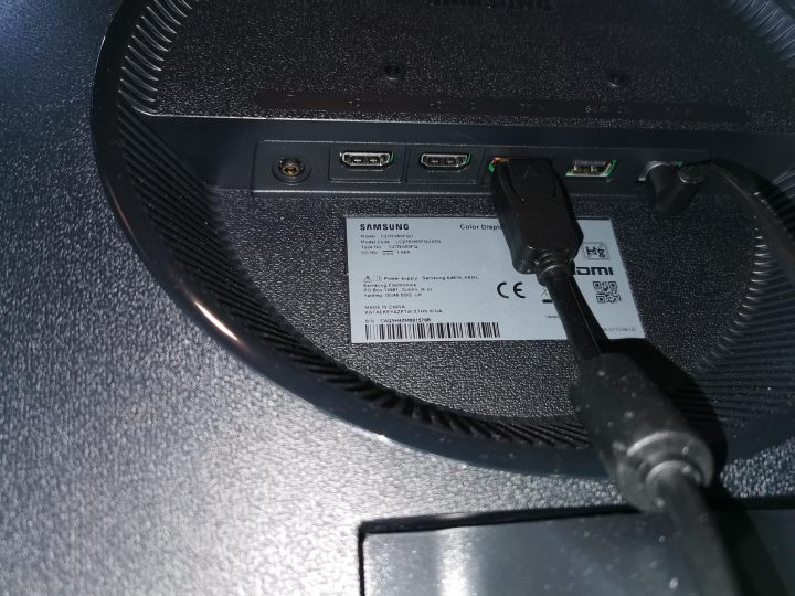 Głośniki wmontowane w monitor są zwykle niewiele warte, znacznie częściej przydaje się wyjście słuchawkowe. - Monitor do gier - na co zwracać uwagę podczas zakupu - dokument - 2020-04-20