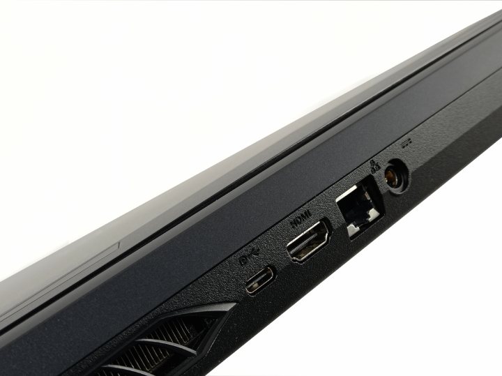 Warto zastanowić się także, jakiego zestawu złącz potrzebujemy. - Złóż własnego laptopa - konfiguracja i personalizacja notebooka - dokument - 2021-04-19