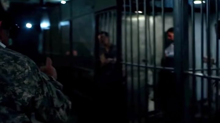 Nie, ludzie poddawani kwarantannie nie są trzymani w więzieniu. - Absurdy epidemii w filmach i serialach - dokument - 2020-02-04