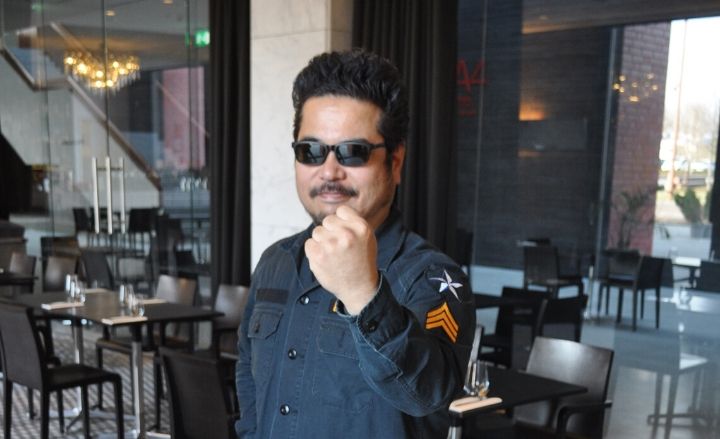 A oto pan Harada w czasie naszego spotkania w swojej bojowej postawie. - Dlaczego początkujący gracz wygrywa z profesjonalistą? Rozmawiamy z ojcem serii Tekken - Katsuhiro Haradą - dokument - 2020-05-05