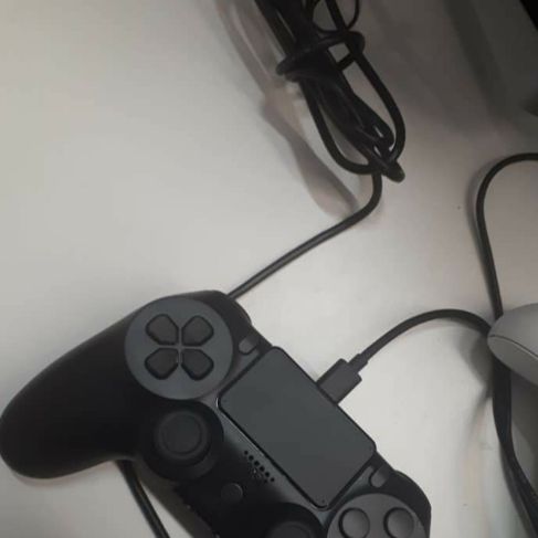 Pad do PS5 na nieoficjalnym zdjęciu z początku stycznia 2020 roku.