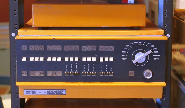 Polski 16-bitowy komputer K-202 z 1970 roku. Autor: Pulawysmok | CC-BY-SA-4.0 - 10 polskich wynalazków, które miały odnieść sukces - dokument - 2021-12-29