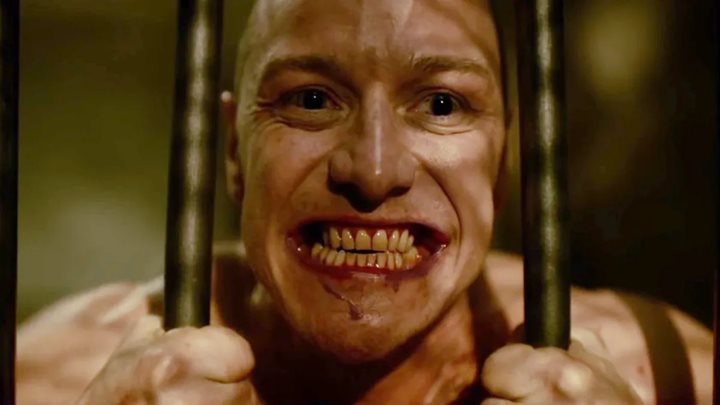 Split, reż. M. Night Shyamalan, Blumhouse Productions, Universal Pictures 2016 - Filmy, które dla większych zarobków naginały kategorię wiekową - dokument - 2023-01-19