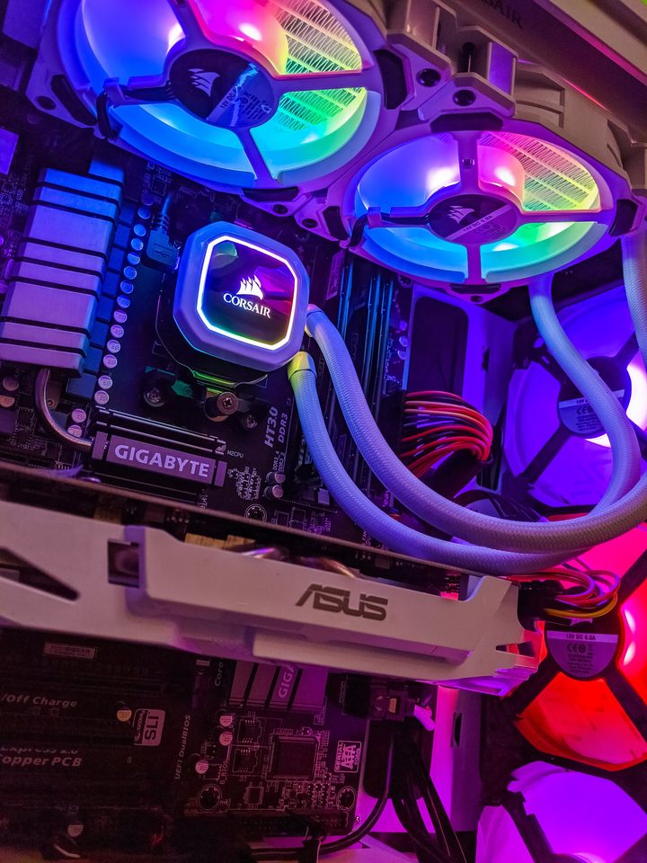 Asus, Gigabyte, Corsair - każdy element kontrolujemy osobno - Jeden program, żeby kontrolować całe RGB w komputerze - testujemy - dokument - 2021-12-03