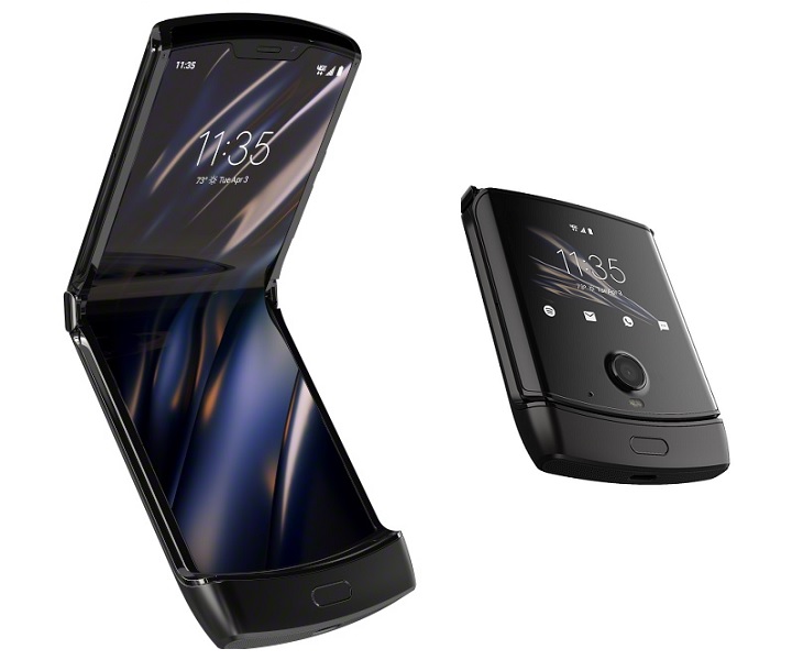 Motorola Razr przed i po złożeniu. Za taki bajer trzeba zapłacić około 7300 złotych. Źródło: Motorola - Czy telefony robią się coraz większe i czy jest to problem? - dokument - 2020-07-09