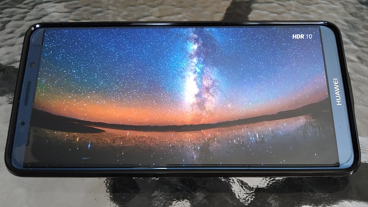 W Huaweiu Mate 10 Pro znalazła się matryca OLED ze wsparciem dla technologii HDR. - Czy telefony robią się coraz większe i czy jest to problem? - dokument - 2020-07-09