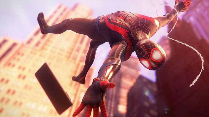 Nie mogę teraz, huśtam się na pajęczynie! Źródło: SONY INTERACTIVE ENTERTAINMENT / Marvel - Black Friday 2021: promocje, na które warto polować - dokument - 2021-11-25