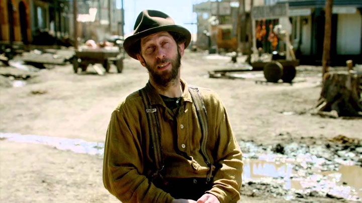 Tim Blake Nelson na planie zupełnie innej produkcji, ale klimat podobny. - 2018-03-30