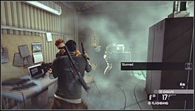 Najprościej byłoby oczywiście wrzucić przez okno zwykły granat #1 (do znalezienia w większości budynków), co niestety doprowadziłoby do wszczęcia alarmu w obozie - Lotnisko Price (3) | Opis przejścia | Tom Clancys Splinter Cell Conviction - Tom Clancys Splinter Cell: Conviction - poradnik do gry