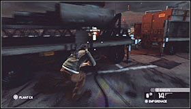 Zauważ, że możesz się tu schować w cieniu #1 , dzięki czemu praktycznie bezproblemowo zbliżysz się do swojego celu - Lotnisko Price (4) | Opis przejścia | Tom Clancys Splinter Cell Conviction - Tom Clancys Splinter Cell: Conviction - poradnik do gry