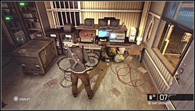 Zamiast wyważania drzwi rozstaw się za jedną z zasłon znajdujących się po przeciwnej stronie ulicy #1 - Lotnisko Price (4) | Opis przejścia | Tom Clancys Splinter Cell Conviction - Tom Clancys Splinter Cell: Conviction - poradnik do gry