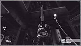 Zatrzymaj się dopiero po dotarciu do balkoniku, na którym powinno stać dwóch wrogów #1 - Laboratoria White Box (3) | Opis przejścia - Tom Clancys Splinter Cell: Conviction - poradnik do gry