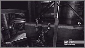 Po dotarciu na górę zacznij przesuwać się w lewo #1 , ignorując znajdujących się w okolicy nowych przeciwników - Laboratoria White Box (3) | Opis przejścia - Tom Clancys Splinter Cell: Conviction - poradnik do gry