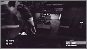 Podejdź do ściany i postaraj się wspiąć na górę, dzięki czemu znajdziesz się w sekcji sufitowej nad biurami #1 - Sztab Wydziału Trzeciego (2) | Opis przejścia - Tom Clancys Splinter Cell: Conviction - poradnik do gry