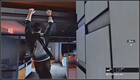 Przyklej się do najbliższej ściany i zaczekaj na właściwy moment na przedostanie się do lepiej oświetlonego korytarza #1 - Sztab Wydziału Trzeciego (2) | Opis przejścia - Tom Clancys Splinter Cell: Conviction - poradnik do gry