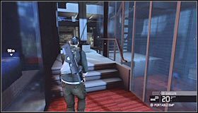 Po zakończeniu przesłuchania odszukaj znajdującą się w tym pomieszczeniu skrzynię z wyposażeniem #1 i KONIECZNIE zabierz z niej dowolny karabin szturmowy (dobrze byłoby też zamontować na nim tłumik) - Sztab Wydziału Trzeciego (4) | Opis przejścia - Tom Clancys Splinter Cell: Conviction - poradnik do gry