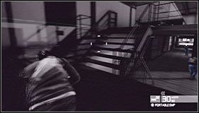 Po znalezieniu się w ostatnim pomieszczeniu zaczekaj aż pobliski wartownik odwróci się, maksymalnie się do niego zbliż i odpal ładunek EMP #1 - Sztab Wydziału Trzeciego (5) | Opis przejścia - Tom Clancys Splinter Cell: Conviction - poradnik do gry