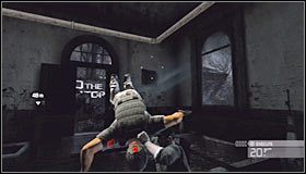Od razu po odzyskaniu kontroli nad głównym bohaterem podbiegnij do znajdującej się na wprost od Ciebie ściany #1 i się podciągnij - Zbiornik przy Michigan Ave. (2) | Opis przejścia - Tom Clancys Splinter Cell: Conviction - poradnik do gry