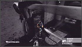 Możesz też wskoczyć przez jedną z okiennic do lewego budynku #1 , a następnie złapać się rurki przy suficie i starannie likwidować wrogów - Zbiornik przy Michigan Ave. (3) | Opis przejścia - Tom Clancys Splinter Cell: Conviction - poradnik do gry