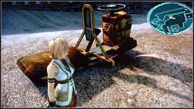 Wchodzimy na pierwsze piętro i sprawdzamy małego robota leżącego na ziemi [1] - Chapter XI (4) | Opis przejścia | Final Fantasy XIII - Final Fantasy XIII - poradnik do gry