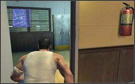 Podążaj za Bellickiem (nie podchodź zbyt blisko), po chwili ten wręczy list Louisowi i każe zanieść go na biurko - - Chapter 1 (1) | Opis przejścia Prison Break The Conspiracy - Prison Break: The Conspiracy - poradnik do gry