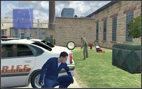 Wpierw przemknij obok ogrodnika #1 , następnie przejdź między autobusami - - Chapter 5 (2) | Opis przejścia Prison Break The Conspiracy - Prison Break: The Conspiracy - poradnik do gry