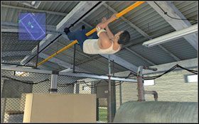 Przeskocz przez ogrodzenie, musisz być teraz czujny, gdyż jeden ze strażników wypatruje z wieży przy użyciu lornetki - - Chapter 7 (1) | Opis przejścia Prison Break The Conspiracy - Prison Break: The Conspiracy - poradnik do gry