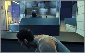 Podążaj cały czas prosto, natrafisz na jednego z kucharzy #1 krążącego od palet do palet - - Chapter 7 (2) | Opis przejścia Prison Break The Conspiracy - Prison Break: The Conspiracy - poradnik do gry