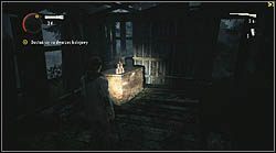 Stos puszek znajdziesz w szopie, na skrzyni, w miejscu w którym stoi kilka reflektorów - Alan Wake: Stosy puszek - lista wszystkich - Alan Wake - poradnik do gry