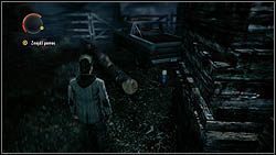 Następny termos stoi w składzie drewna, gdy znajdziesz ciało człowieka zabitego siekierą, przeszukaj okolicę w poszukiwaniu pick-upa - Alan Wake: Termosy odc. 1, Koszmar - lokacje, znajdźki - Alan Wake - poradnik do gry