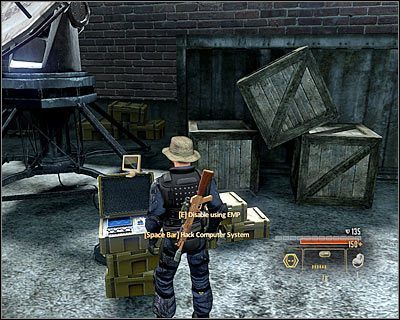 Oprócz wspomnianych wyżej wrogów dwóch kolejnych będzie patrolowało sekcję dachu, na której aktualnie stoisz - Warehouse District Data - Opis przejścia (2) | Tajpej | Alpha Protocol - Alpha Protocol - poradnik do gry