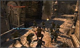 Ponownie przesuń się do końca, gdzie wykorzystując umiejętność poziomego biegania po ścianie wskocz na kolejny fragment muru obronnego - Blanki | Opis przejścia Prince of Persia Zapomniane Piaski - Prince of Persia: Zapomniane Piaski - poradnik do gry