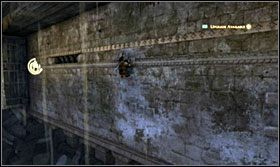 Wejdź na zapadnię i skocz w kierunku ściany by chwycić się kamienie - Dziedziniec fortecy | Opis przejścia Prince of Persia Zapomniane Piaski - Prince of Persia: Zapomniane Piaski - poradnik do gry