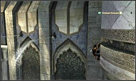 Przejdź w prawo, gdzie po wnęce w ścianie i strumieniach wody dostaniesz się w okolice drążka - Obserwatorium | Opis przejścia - Prince of Persia: Zapomniane Piaski - poradnik do gry