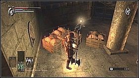 Kawałek dalej spotkamy następnego rycerza - tym razem skupiamy się na potężniejszych atakach (R2 ) dwuręcznych (TRÓJKĄT ) i wyprowadzaniu kombinacji (kilka razy R2 ) - Demons Souls: Journey to the Nexus - solucja, opis przejścia - Demons Souls - poradnik do gry