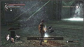 Po ubiciu Tower Knighta przeszukujemy arenę - w jednym z budynków na bocznych murach znajdziemy Renowned Heros Soul - Demons Souls: Tower Knight - solucja, opis przejścia - Demons Souls - poradnik do gry